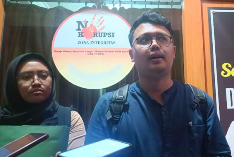 Ketua Bidang Advokasi YLBHI-LBH Bali Ignatius Rhadite (kanan). (Dok. Antara)