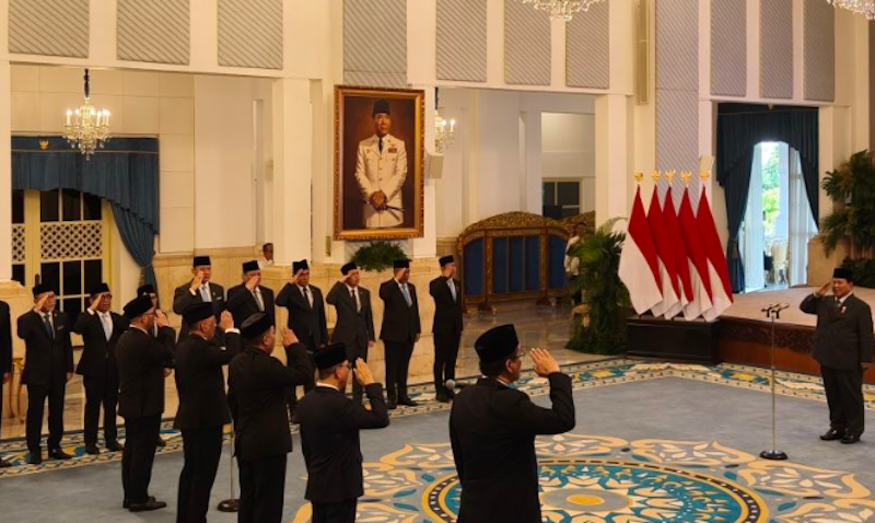 Presiden RI Prabowo Subianto saat melantik lima menteri baru di Kabinet Merah Putih. (Dok. Antara)
