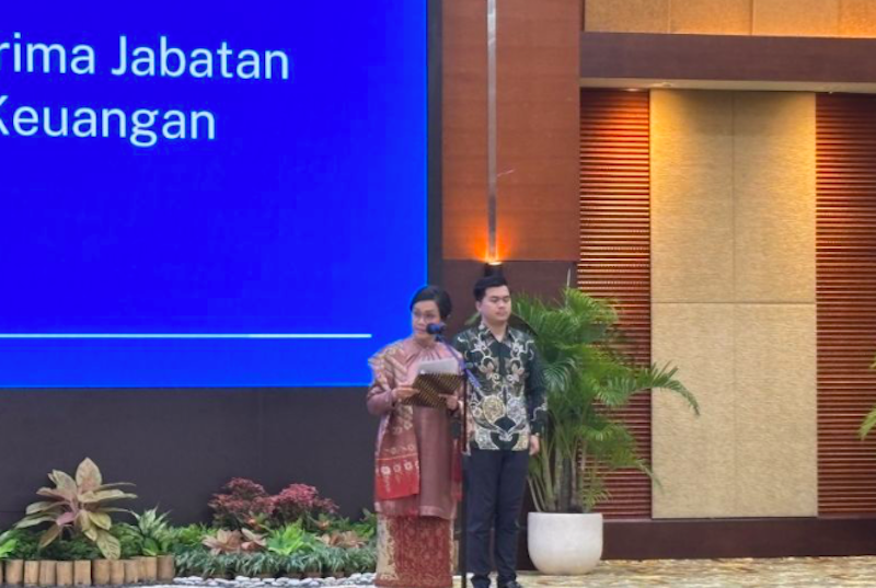 Mantan Menteri Keuangan Sri Mulyani Indrawati dalam prosesi serah terima jabatan di kantor Kementerian Keuangan, Jakarta. (Dok. Antara)