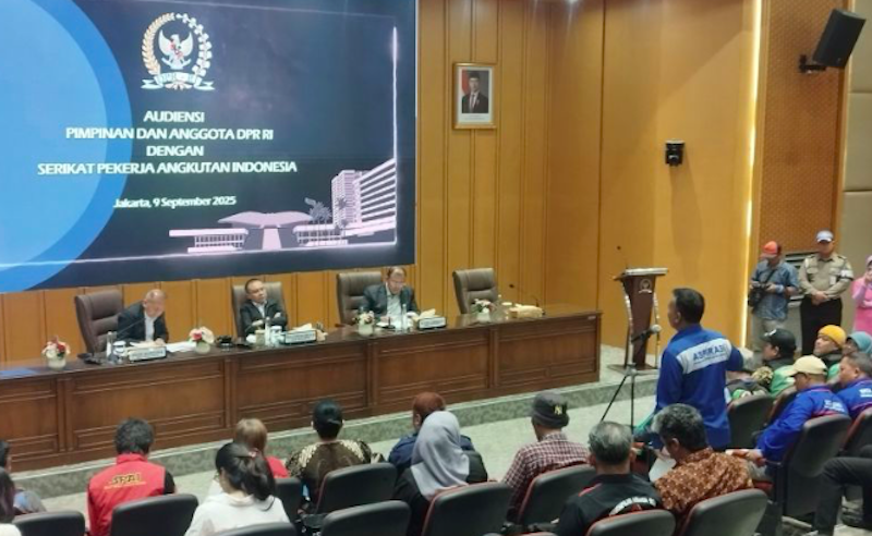 Wakil Ketua DPR RI Sufmi Dasco Ahmad menerima audiensi dari serikat pekerja transportasi daring bersama Wakil Ketua DPR RI Saan Mustopa dan Cucun Ahmad Syamsurizal di kompleks parlemen. (Dok. Antara)