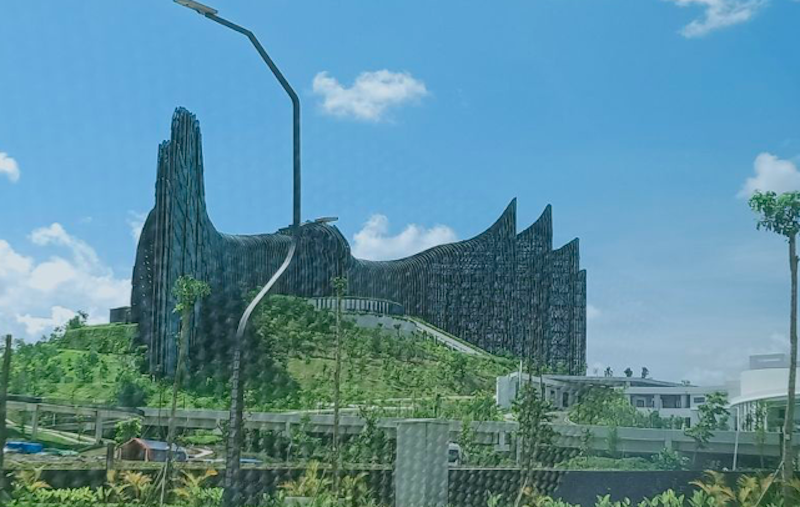 Istana Garuda di kawasan inti pusat pemerintahan (KIPP) IKN berlokasi di Kecamatan Sepaku, Kabupaten Penajam Paser Utara, Kalimantan Timur. (Dok. Antara)