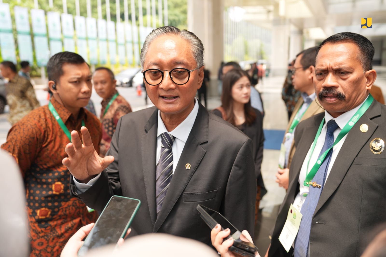 Menteri PU Dody Hanggodo melayani pertanyaan wartawan. (Dok Kementerian PU) 