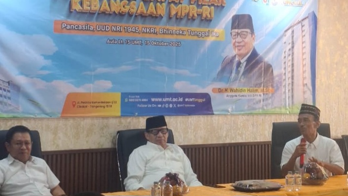 Dr. H. Wahidin Halim, M.Si, Anggota Komisi VIII DPR RI (tengah) dalam acara sosialisasi empat pilar kebangsaan MPR-RI yang sigelarnsi Universitas Muhammadiyah Tangerang, Rabu (15/10/2025). (Foto: dok.UMT)