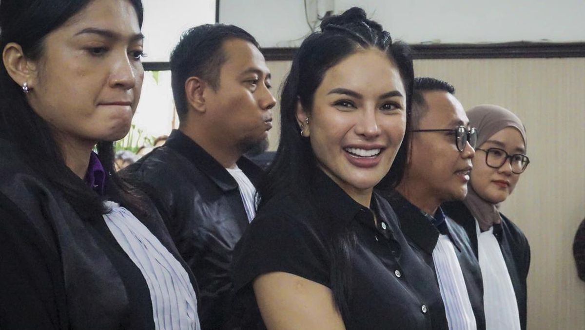 Artis Nikita Mirzani yang didakwa vonis hukuman empat tahun penjara. (Dok Antara) 