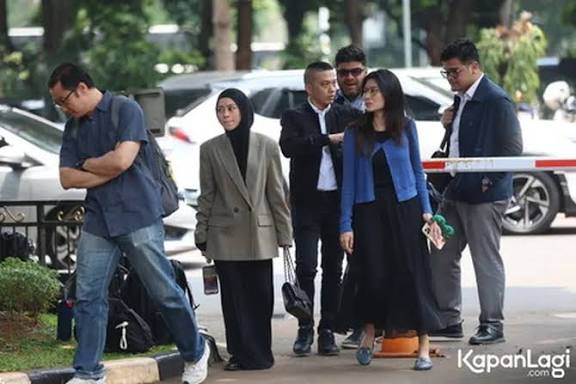 Lesti Kejora saat memenuhi panggilan Polda Metro Jaya. (Dok kapanlagi) 