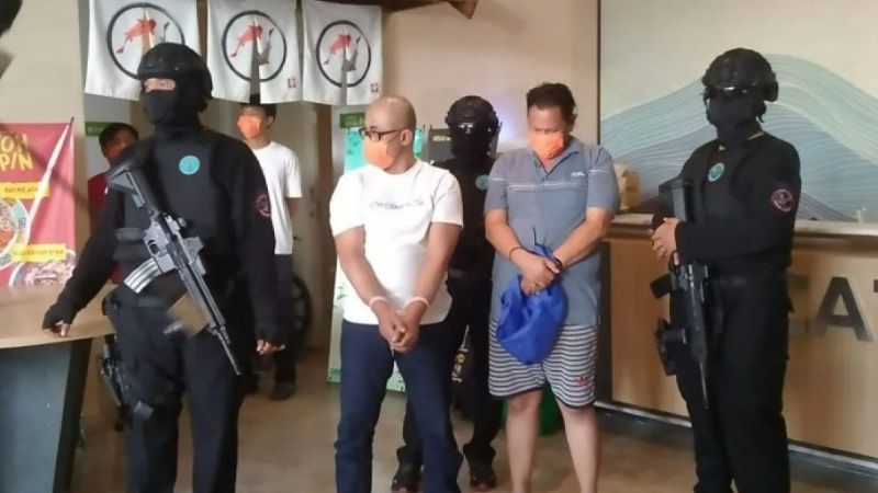 Dua terduga pelaku berhasil diamankan BNN saat membongkar praktik rumah produksi narkotika di salah satu apartemen di Cisauk, Tangerang, Banten. (Foto: dok. Antara)