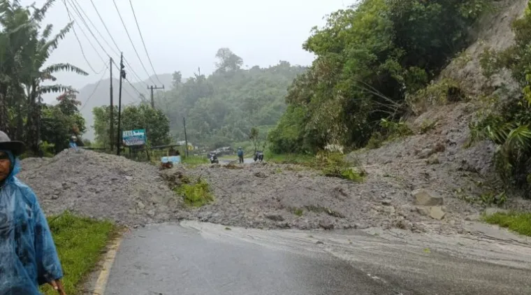 Longsor di Bukittinggi, Sumatera Barat, Senin (24/11/2025). (Istimewa)