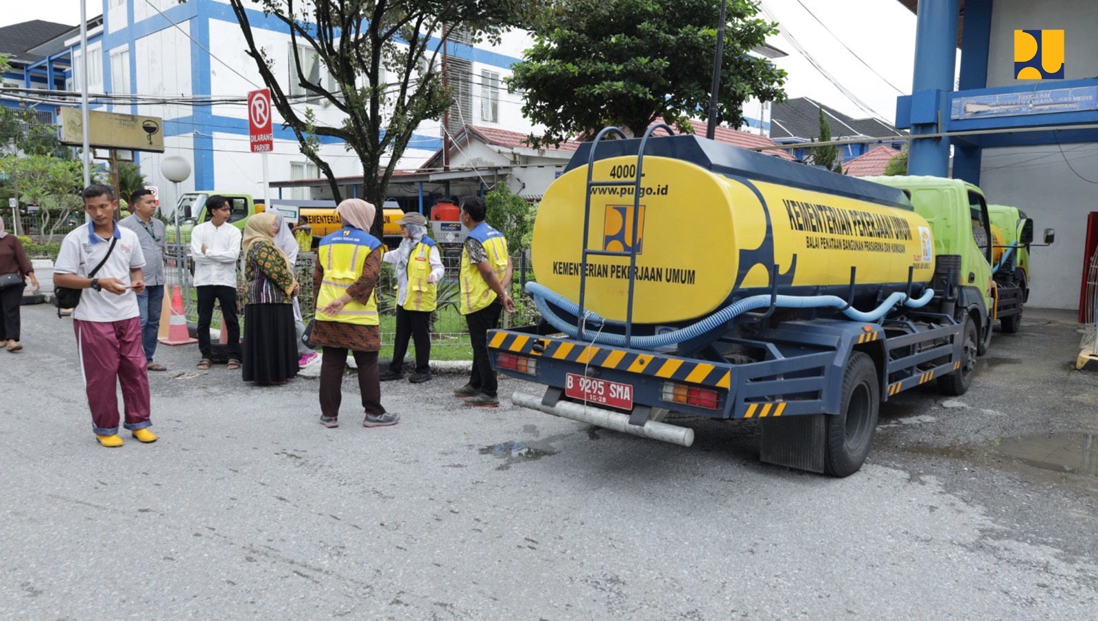 Instalasi air bersih milik Kementerian PU yang mendistribusikan air bersih untuk korban bencana alam di Sumatra Barat. (Dok Kementerian PU)
