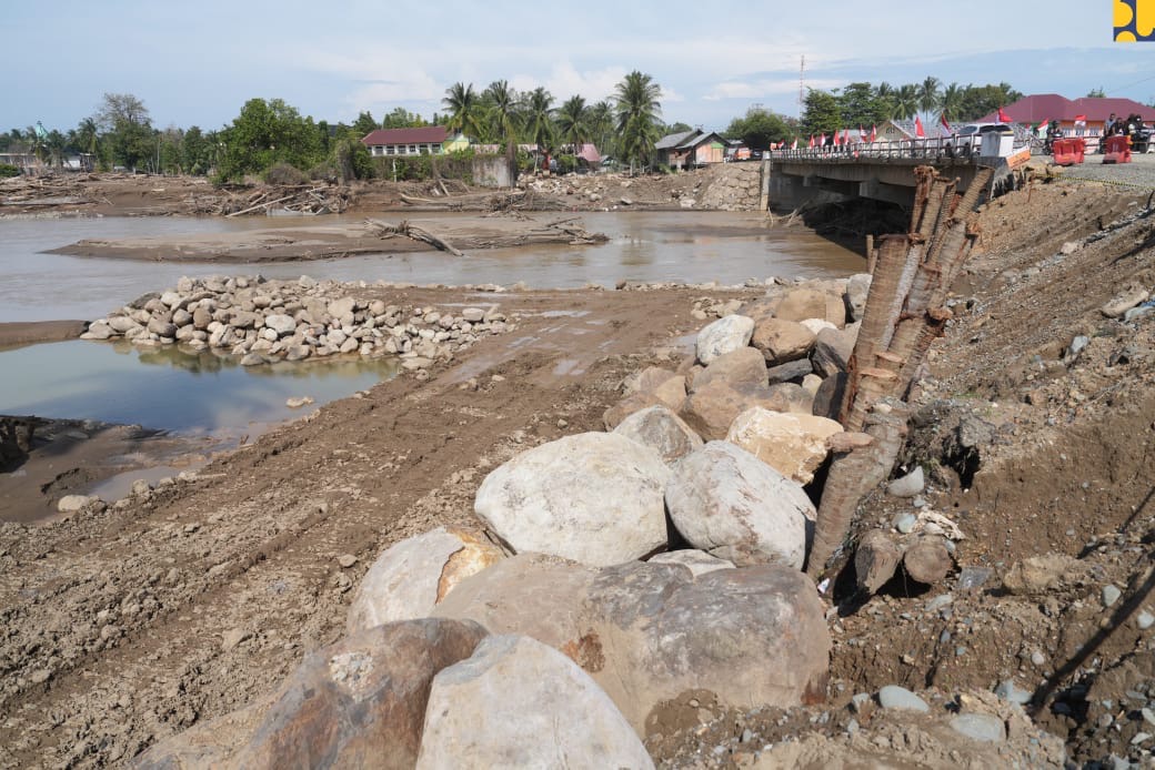 Tampak normalisasi sungai tengah berlangsung di Kabupaten Pidie Jaya, Aceh. (Dok Kementerian PU)