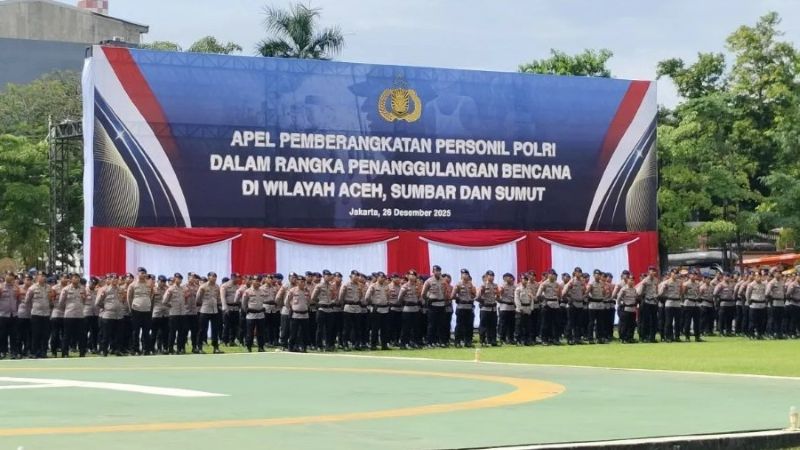Personel Mabes Polri mengikuti Apel Pemberangkatan Personel Polri Dalam Rangka Penanggulangan Bencana di Lapangan Bhayangkara Mabes Polri, Jakarta Selatan, Jumat (26/12/2025). (Foto: Istimewa)