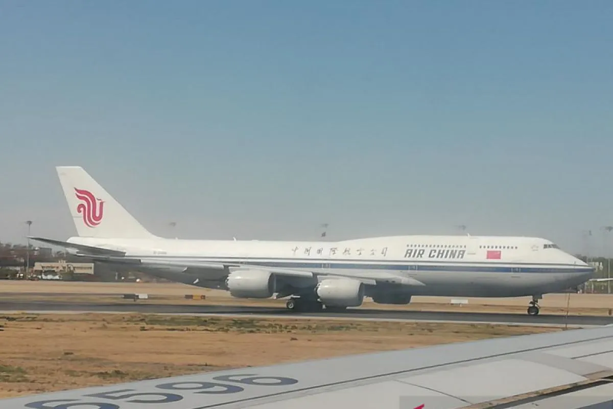 Cina Kirim Kapal Perang hingga Pembatalan Ribuan Tiket Pesawat
