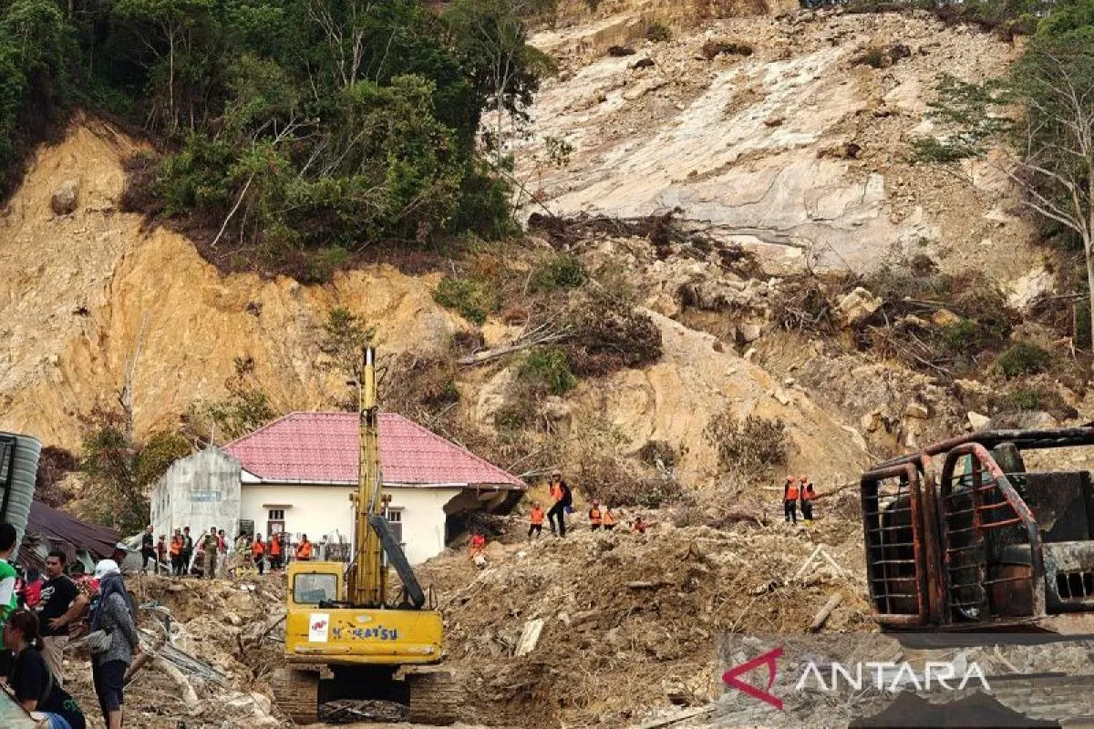 Kondisi luluh lantah Kabupaten Tapanuli Tengah, Sumatra Utara pasca diterjang banjir bandang. (istimewa)