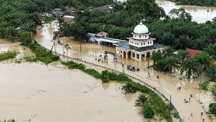 Foto dari udara bagaimana hancurnya sebuah kompleks pesantren usai banjir bandang di Aceh Tamiang. (Istimewa)