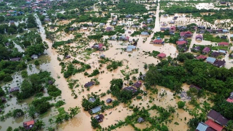 Ilustrasi: Foto udara permukiman terendam banjir di kawasan Dadok Tunggul Hitam, Padang, Sumatera Barat, Selasa (25/11/2025). (Foto: dok.Antara)