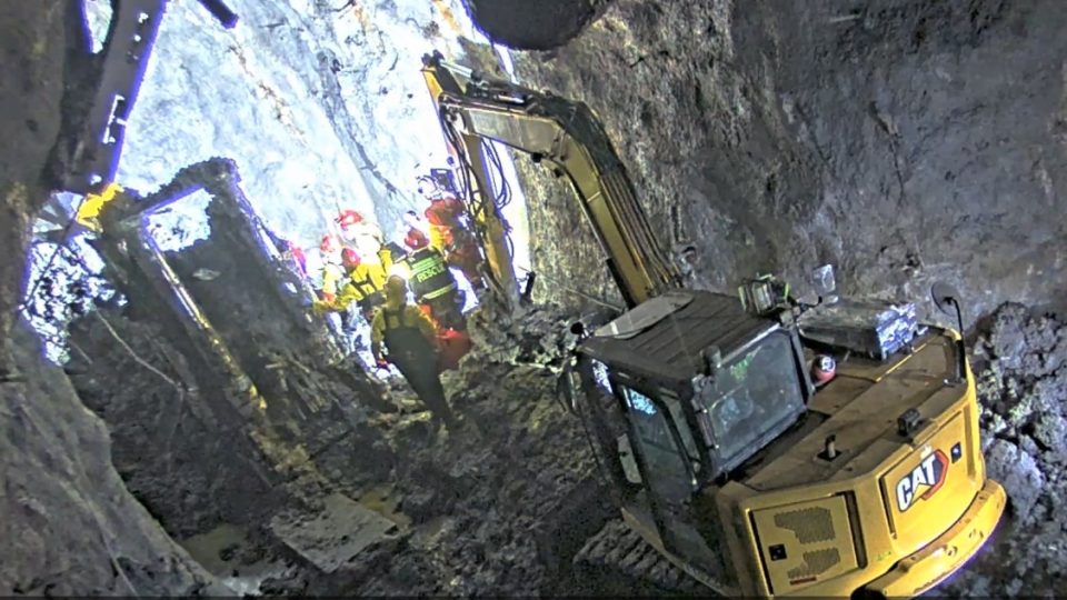 Proses evakuasi pekerja tambang Grasberg Block Cave (GBC) di Tembagapura, Papua. (istimewa) 