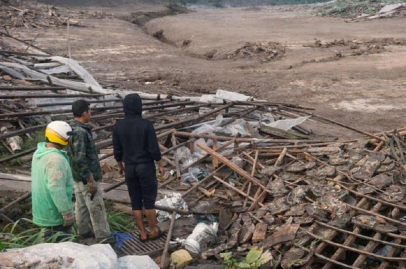 Kondisi pasca longsor di Cisarua, Bandung Barat, yang terjadi Sabtu (24/1/2026). (Istimewa) 