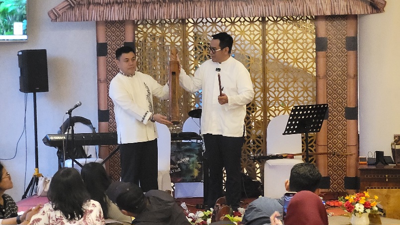 GM Ambhara Hotel Jakarta Fredy Ali (kiri) saat peresmian Program Kampung Ramadan di Jakarta, Rabu (11/2/2026). (Foto: dok. Warta Lentera)