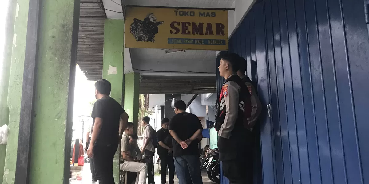 Toko emas Semar di Nganjuk, Jawa Timur didatangi polisi karena diduga terkait kasus TPPU. (Istimewa)