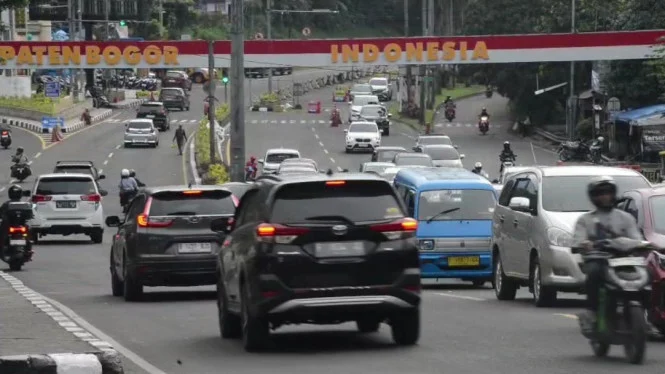 Arus Lalin Menuju Puncak Mulai Ramai H+1 Idulfitri, Polisi Berlakukan Sistem Satu Arah