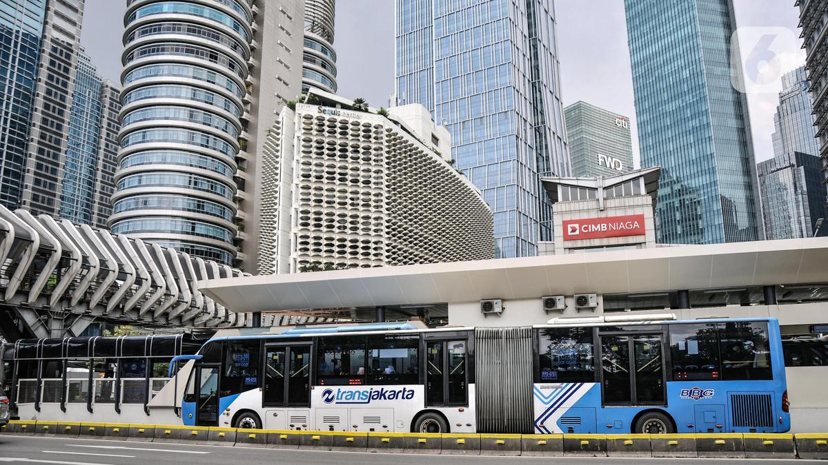 Salah satu armada Transjakarta yang beroperasi di Jakarta. (Ilustrasi)