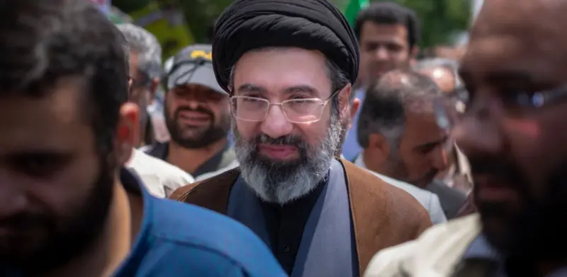 Anak almarhum Ayatollah Ali Khamenei, Mojtaba Khamenei resmi ditetapkan sebagai pemimpin tertinggi baru Iran. (getty images) 
