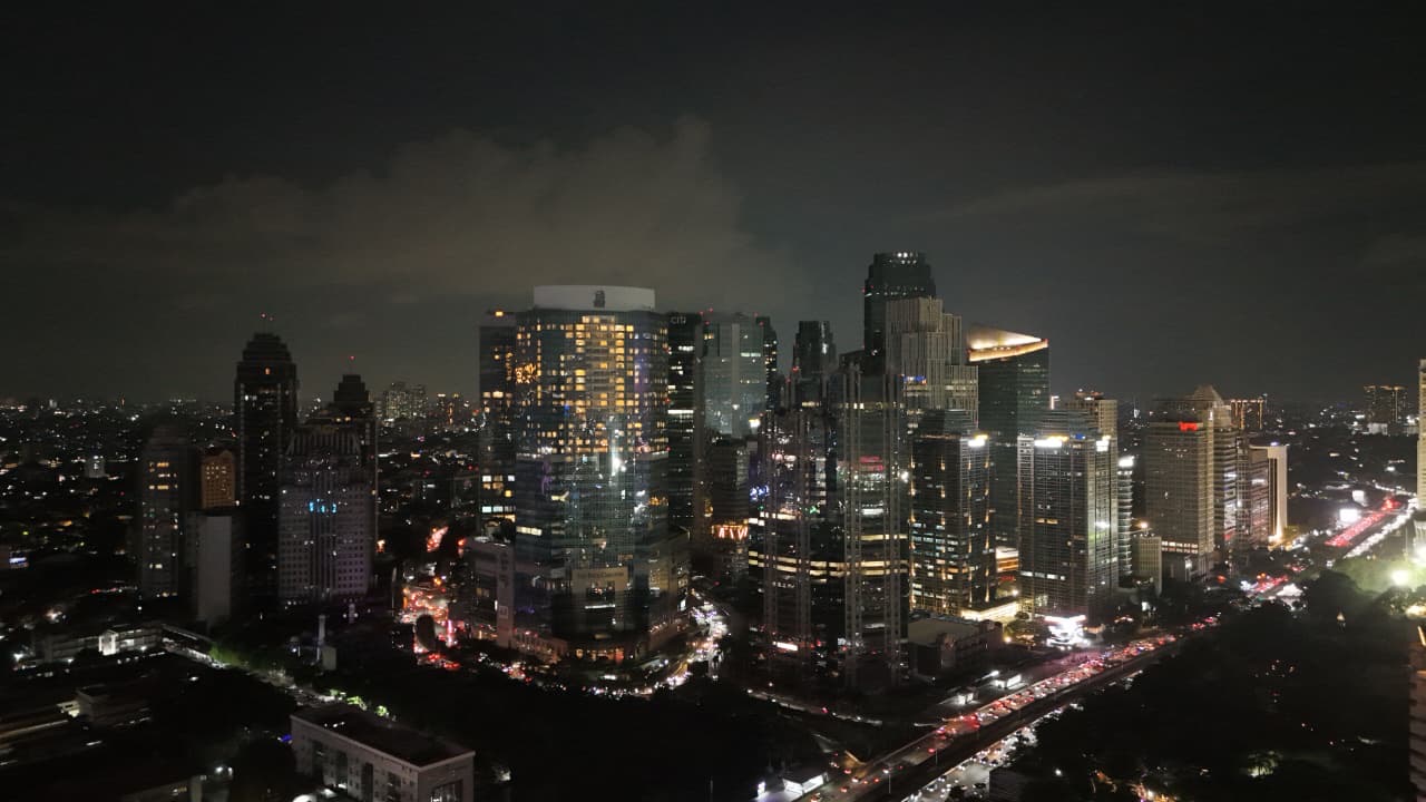 Jakarta saat pemadaman lampu memperingati Hari Bumi 2026. (Foto : Vita Kartono/ Warta Lentera) 