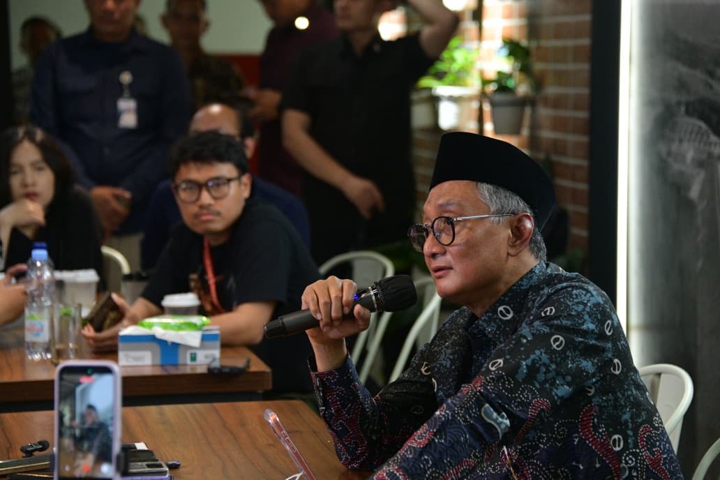 Menteri PU Dody Hanggodo memberikan keterangan terkait kejadian Kejati DKI Jakarta mendatangi kantornya. (Foto : Vita Kartono/ Warta Lentera)
