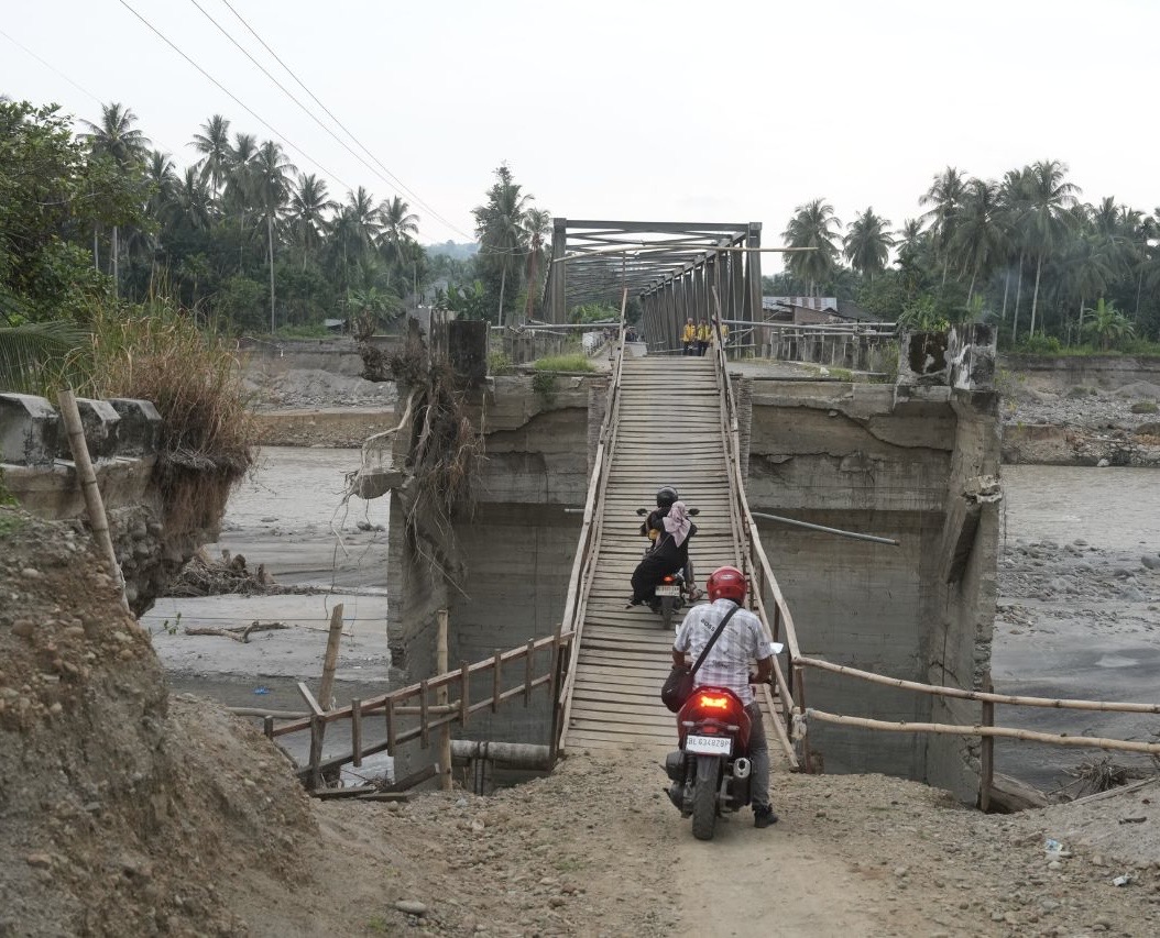 Jembatan yang sudah mulai berfungsi 100 persen. (Foto : Vita Kartono/ Warta Lentera) 