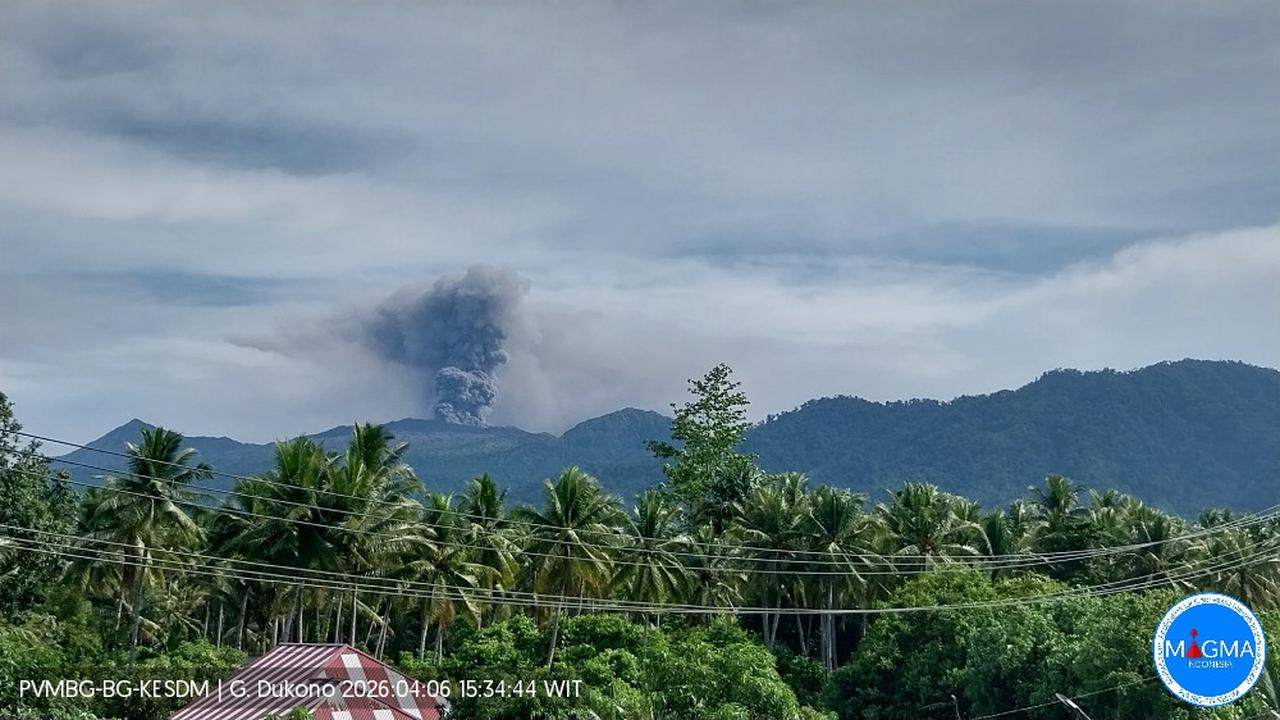 Gunung Dukono di Maluku Utara. (dok.PVMBG)