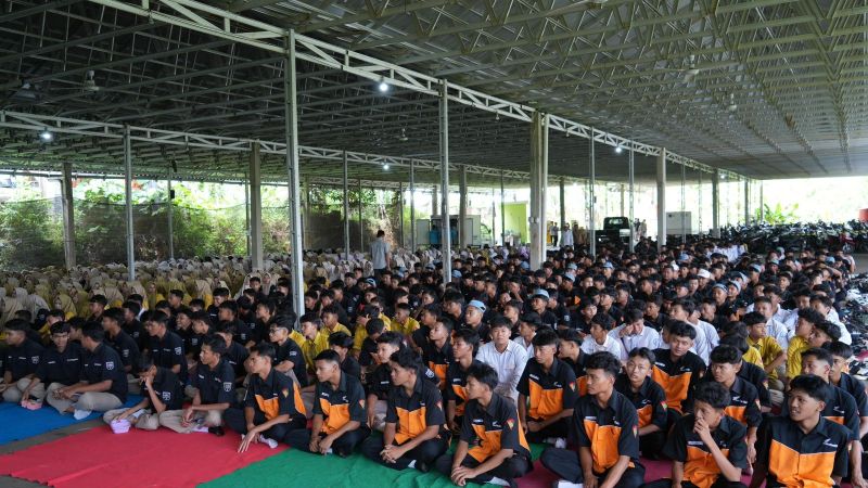 Suasana Halalbihalal di SMK Ma’arif NU 01 Limpung, Batang, Jawa Tengah, yang dihadiri lebih dari 1.500 siswa, guru, dan tenaga kependidikan. (Foto: dok. Istimewa)