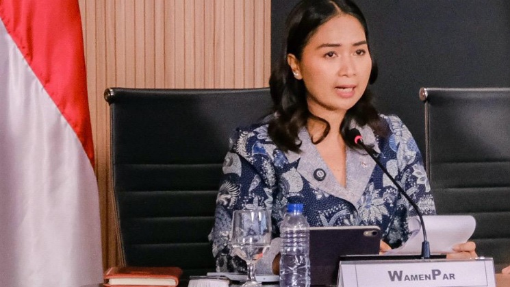 Wakil Menteri Pariwisata Ni Luh Puspa dalam jumpa pers di Kantor Staf Presiden (KSP) Jakarta terkait "Dampak Idul Fitri 2026 terhadap Sektor Pariwisata dan Perdagangan", Jakarta, Selasa (1/4/2026). (Foto: dok.Warta Lentera)