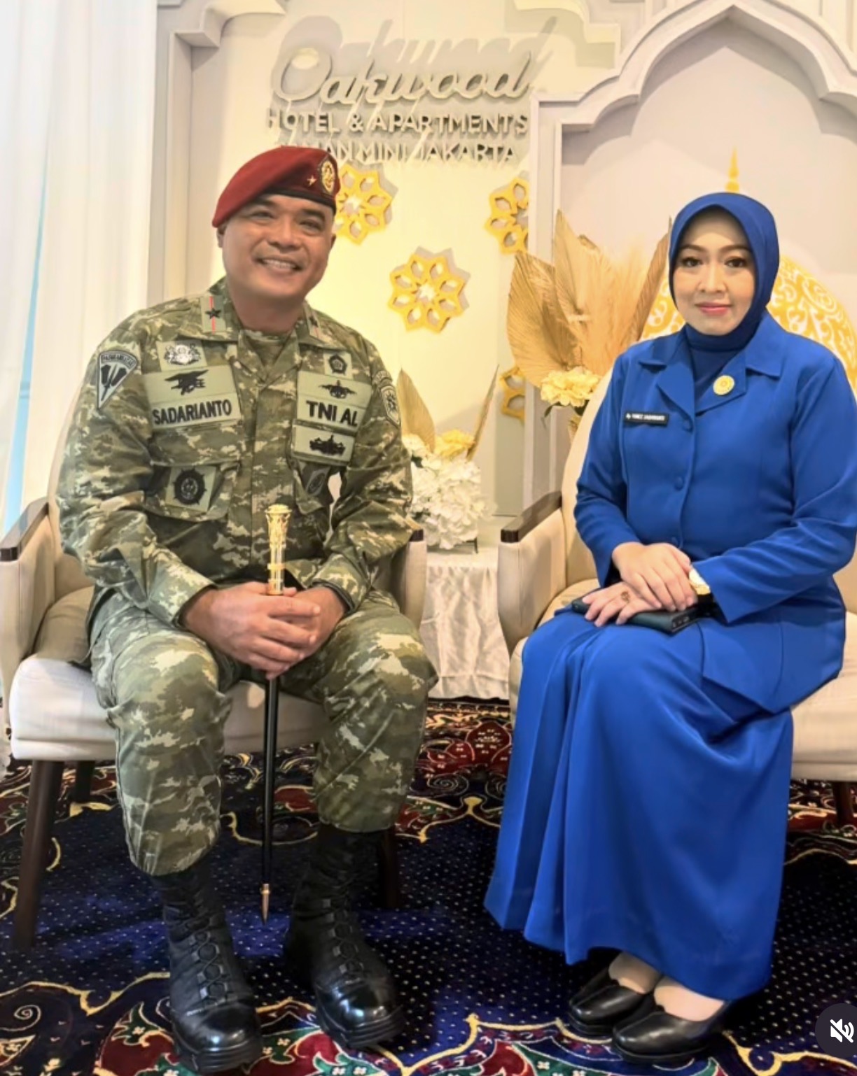 Danpuskopaska TNI AL Laksamana Pertama TNI Sadarianto bersama dengan istri. (Foto : Vita Kartono/ Warta Lentera)