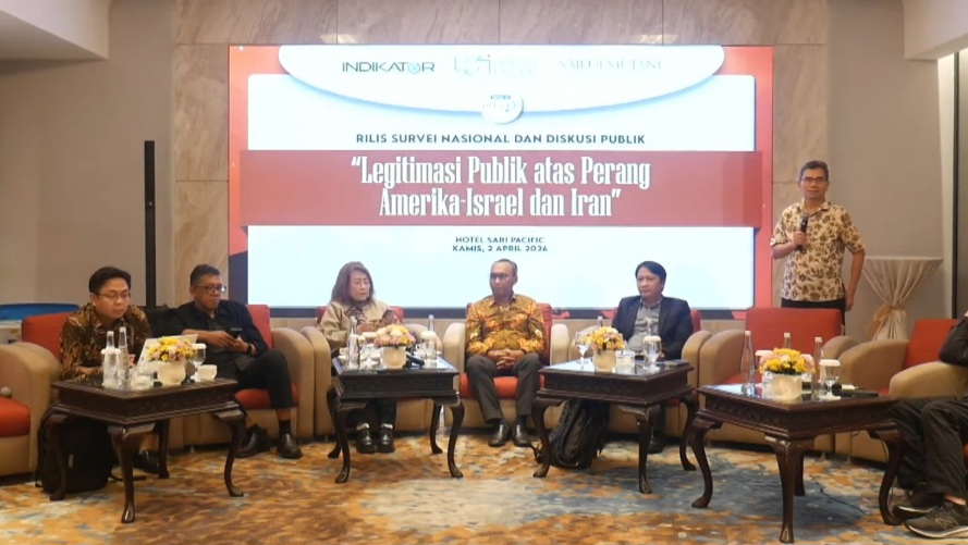 Tiga lembaga survei yang terdiri dari Indikator Politik Indonesia (IPI), Lembaga Survei Indonesia (LSI_Lembaga), dan Saiful Mujani Research and Consulting (SMRC), dalam acara presentasi hasil survei nasional bertajuk “Legitimasi Publik atas Perang AS-Isra