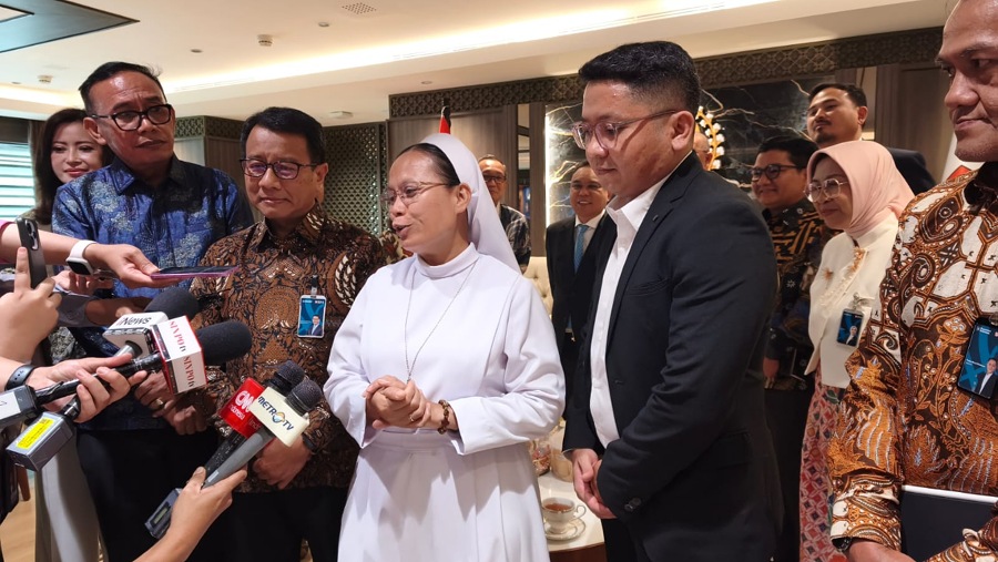 Bendahara Credit Union Paroki Aek Nabara Suster Natalia Situmorang usai bertemu dengan Dirut BNI dan Wakil Ketua DPR Sufmi Dasco Ahmad. (Istimewa)