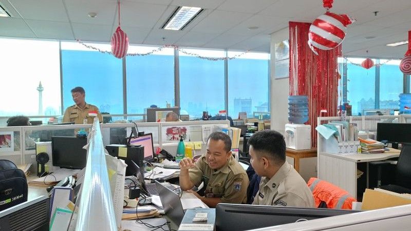 Suasana bekerja di ruangan Badan Kepegawaian Daerah (BKD) DKI Jakarta. (Foto: dok.Antara) 