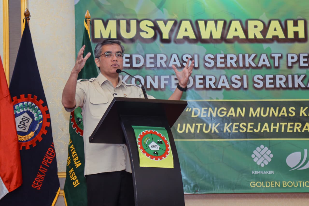 Menteri Ketenagakerjaan Yassierli saat menghadiri Musyawarah Nasional Tahun 2026 Federasi Serikat Pekerja Farmasi dan Kesehatan (FSP FARKES) KSPSI di Jakarta, Kamis (2/4/2026) lalu. (Sicillia Tan/Warta Lentera) 