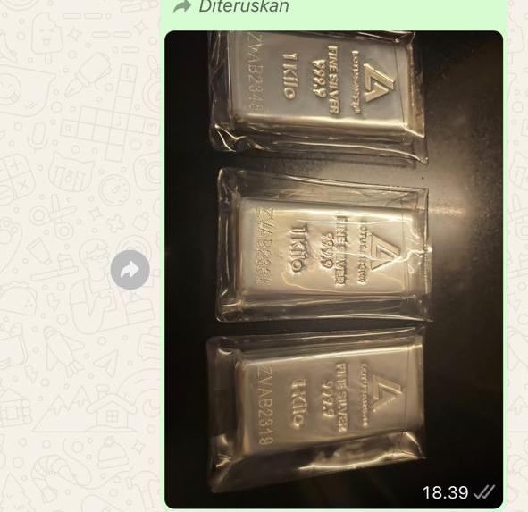 Ilustrasi perak batangan 1 kilogram. (Foto : Vita Kartono/ Warta Lentera) 