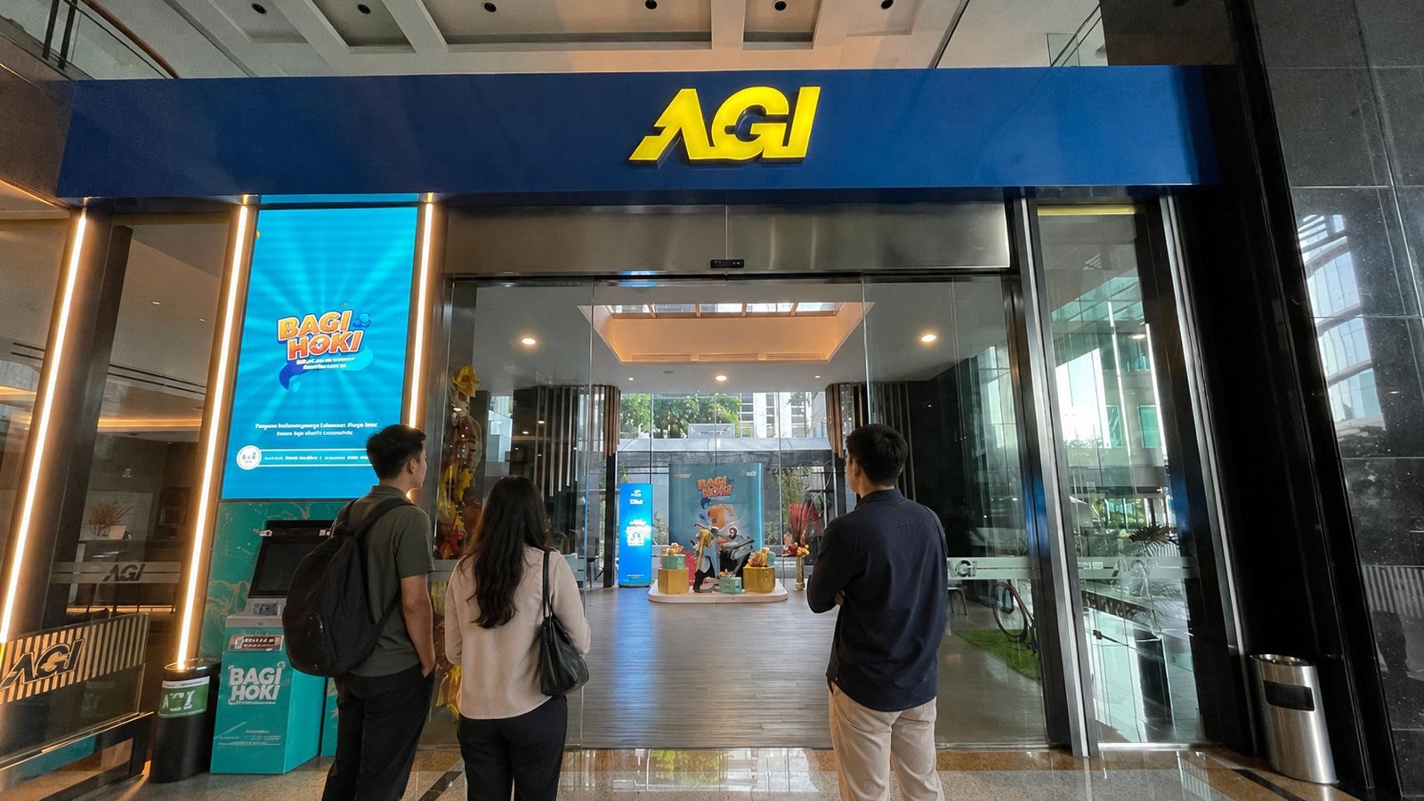 Tampak pintu masuk Bank Artha Graha Internasional (BAGI). (Foto : Vita Kartono/ Warta Lentera)
