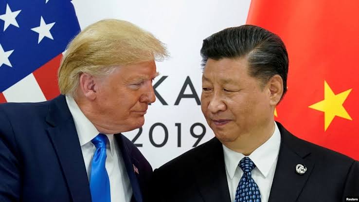 Presiden China Xi Jinping (kanan) bertemu dengan Presiden Amerika Serikat (AS) Donald Trump di Busan, Korea Selatan, Kamis (30/10/2025). (Foto : Xinhua/Shen Hong) 