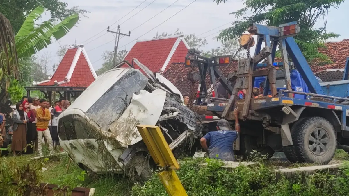KA Argo Bromo Anggrek Temper Mobil di Grobogan, Empat Orang Tewas