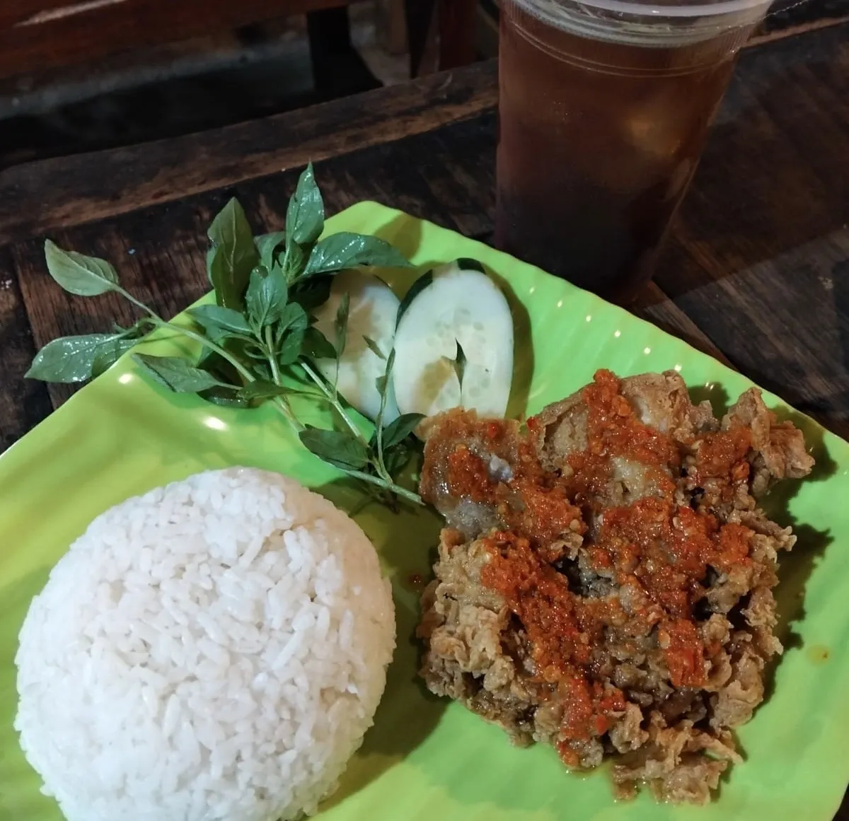 Yuk, Dicoba Sensasi Ayam Geprek Dua Puluh Ribuan!