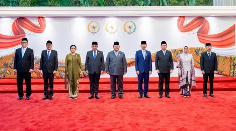 Presiden Prabowo Subianto (tengah) dan Wakil Presiden Gibran Rakabuming Raka di Sidang Tahunan MPR RI 2026. (dok AFP/internet)