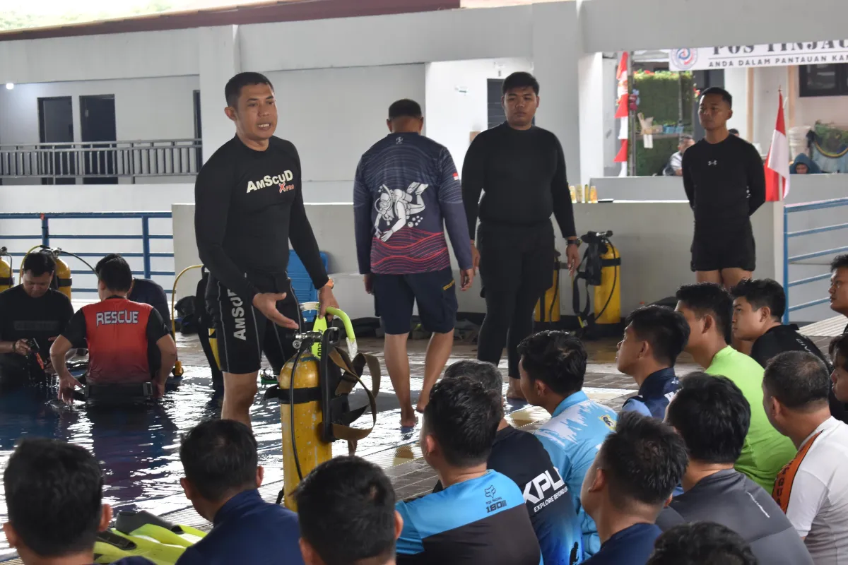 Suasana pelatihan personel SAR oleh Direktorat KPLP. (dok Kementerian Perhubungan)