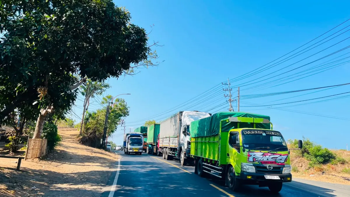 Tampak antrean truk masuk kapal penyeberangan Ketapang, Banyuwangi. (Foto : Vita Kartono/Warta Lentera/DJPL Kemenhub)