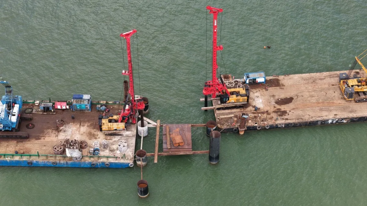 Tampak udara proses pembangunan Jembatan Pulau Laut di Kalimantan Selatan. (dok Warta Lentera)