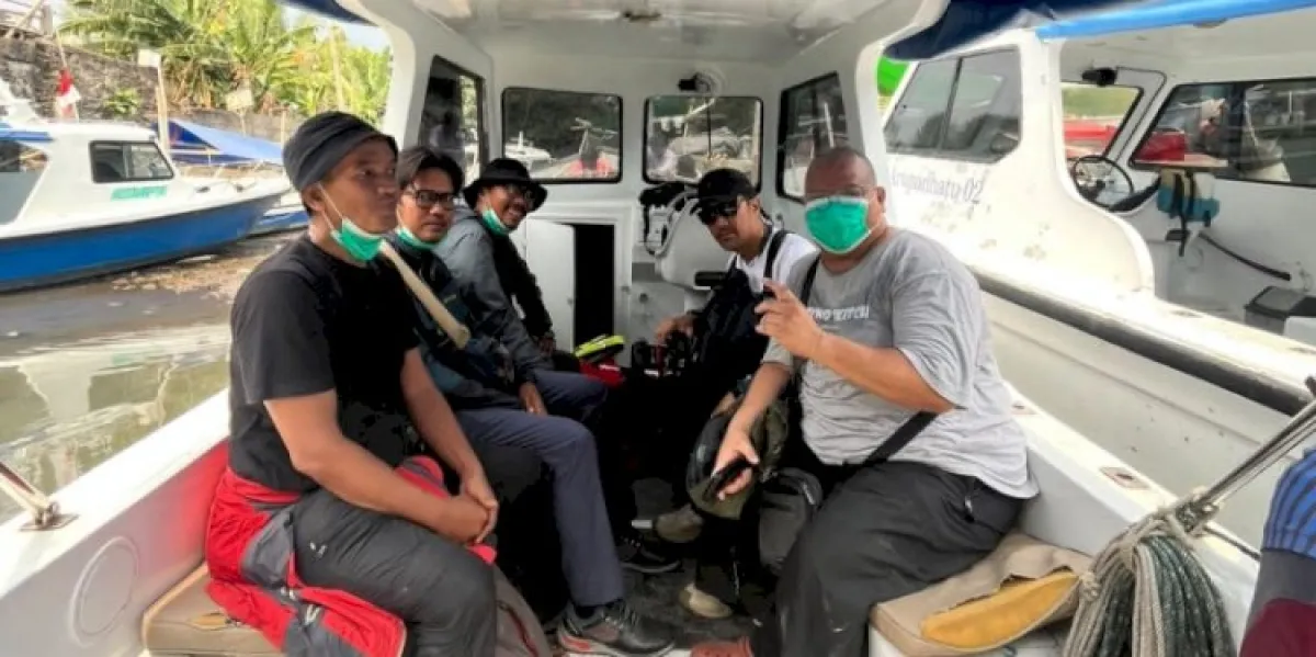 Rombongan kapal cepat yang mengangkut lima jurnalis peliput aktivitas erupsi Gunung Anak Krakatau, sesaat sebelum hilang kontak di tengah perairan Selat Sunda. (dok istimewa)