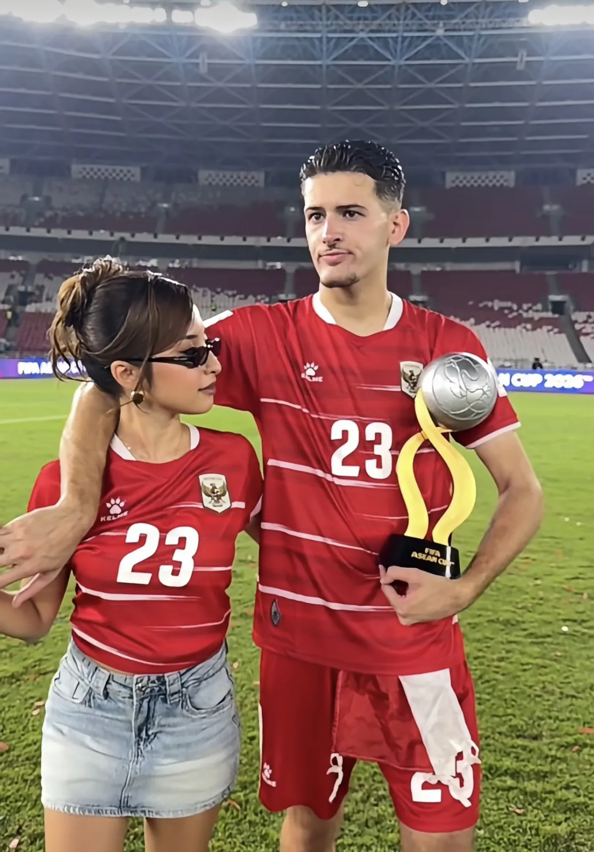 Bek Timnas Indonesia Justin Hubner bersama dengan istri. (dok Instagram @jenniferhubner)