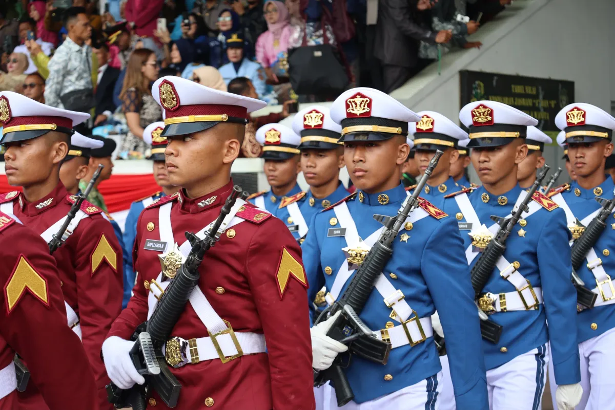 Prajurit Taruna Akademi TNI dan Bhayangkara Taruna Akpol (Akademi Kepolisian) tahun pendidikan 2026 memasuki Lapangan Sapta Marga Akademi Militer (Akmil) Magelang. (Foto : Nice Aprily/ Warta Lentera)
