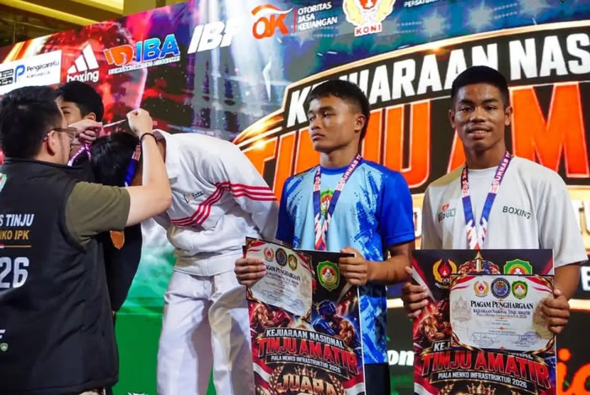 Athala Prayogi (paling kanan), pelajar SMAN 10 Galang berhasil meraih medali perunggu pada Kejurnas Tinju Amatir Pertina 2026. (Foto : Nice Aprily/Warta Lentera/AGP)